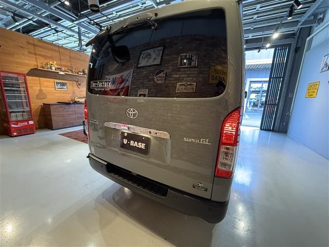 ハイエースバン ロングスーパーＧＬ　ダブルエアコン　助手席エアバッグ　ＬＥＤヘッド　運転席エアバッグ　イモビライザー　オートエアコン　フルセグテレビ　フルタイム４ＷＤ　メモリナビ　パワーステアリング　スマ－トキー　ワンオーナー車　ＡＢＳ（5枚目）