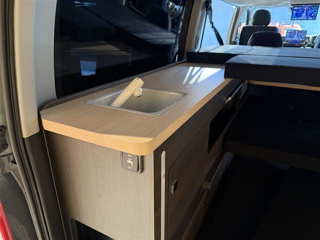 ハイエースバン ロングスーパーＧＬ　ダブルエアコン　助手席エアバッグ　ＬＥＤヘッド　運転席エアバッグ　イモビライザー　オートエアコン　フルセグテレビ　フルタイム４ＷＤ　メモリナビ　パワーステアリング　スマ－トキー　ワンオーナー車　ＡＢＳ（19枚目）