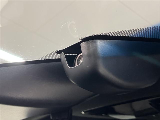 ハリアー Ｚ　バックモニター　地デジＴＶ　衝突軽減システム　記録簿　ドラレコ　横滑防止装置　盗難防止装置　クルコン　ＬＥＤライト　電動シート　ＥＴＣ　オートエアコン　メモリナビ　ミュージックプレイヤー接続可　ＡＷＤ（11枚目）