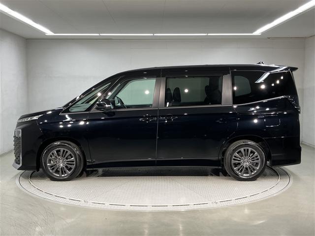 ヴォクシー Ｓ－Ｇ　点検記録簿付　Ｒカメラ　ミュージックプレイヤー接続可　メモリーナビ　アルミホイル　ＬＥＤヘッドランプ　横滑り防止装置　スマートキ　キーレスエントリー　３列シート　ナビ＆ＴＶ　フルセグテレビ　ＥＴＣ（2枚目）