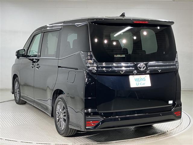 ヴォクシー Ｓ－Ｇ　点検記録簿付　Ｒカメラ　ミュージックプレイヤー接続可　メモリーナビ　アルミホイル　ＬＥＤヘッドランプ　横滑り防止装置　スマートキ　キーレスエントリー　３列シート　ナビ＆ＴＶ　フルセグテレビ　ＥＴＣ（4枚目）