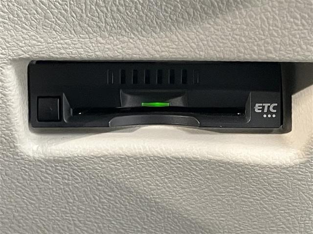 シエンタ Ｇ　ナビ・ＴＶ　スマートキープッシュスタート　アイドリングＳ　１オ－ナ－　リアカメラ　ＡＷ　定期点検記録簿　ワンセグテレビ　フルオートエアコン　パワーウィンド　ＥＴＣ　運転席エアバック　パワステ　ＡＢＳ（8枚目）