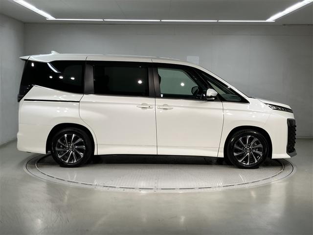 ヴォクシー Ｓ－Ｚ　ＤＶＤ再生機能　スマートキープッシュスタート　両側電動パワースライドドア　パワーウインドウ　１オナ　ＥＴＣ車載器　ＬＥＤライト　アルミホイール　盗難防止装置　記録簿　横滑り防止機能　キーフリー　ＡＢＳ（3枚目）