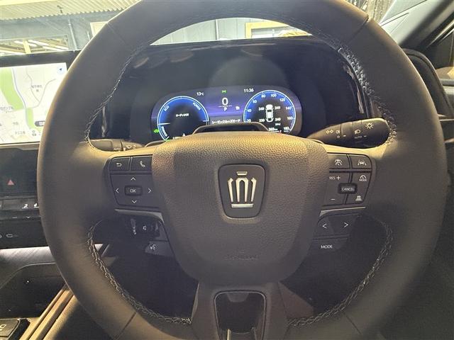 クラウン Ｚ　レザーシート　ＬＥＤヘッドライト　地デジＴＶ　ＡＢＳ　ＡＣ１００Ｖ　パワーシート　バックモニター　スマートキー　ＥＴＣ　ドライブレコーダー　アルミホイール　エアコン　盗難防止装置　メモリーナビ（8枚目）