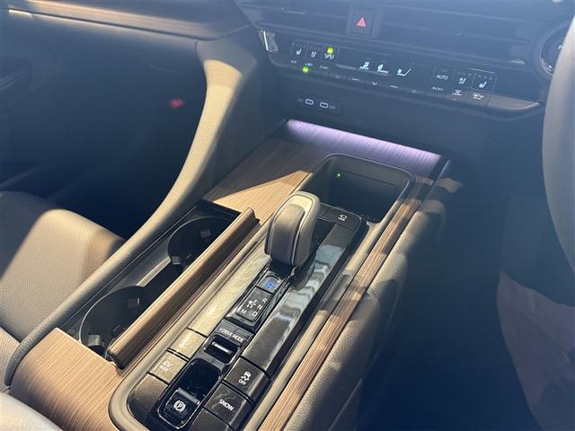 クラウン Ｚ　レザーシート　ＬＥＤヘッドライト　地デジＴＶ　ＡＢＳ　ＡＣ１００Ｖ　パワーシート　バックモニター　スマートキー　ＥＴＣ　ドライブレコーダー　アルミホイール　エアコン　盗難防止装置　メモリーナビ（14枚目）