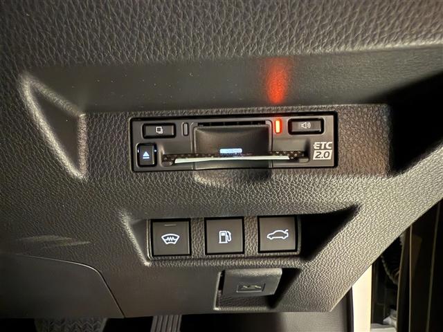 クラウン Ｚ　レザーシート　ＬＥＤヘッドライト　地デジＴＶ　ＡＢＳ　ＡＣ１００Ｖ　パワーシート　バックモニター　スマートキー　ＥＴＣ　ドライブレコーダー　アルミホイール　エアコン　盗難防止装置　メモリーナビ（16枚目）