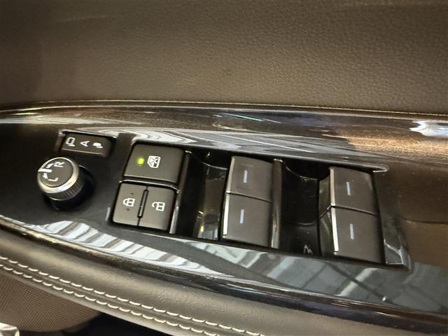 クラウン Ｚ　レザーシート　ＬＥＤヘッドライト　地デジＴＶ　ＡＢＳ　ＡＣ１００Ｖ　パワーシート　バックモニター　スマートキー　ＥＴＣ　ドライブレコーダー　アルミホイール　エアコン　盗難防止装置　メモリーナビ（18枚目）