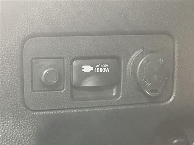 ヤリスクロス ハイブリッドＺ　ドライブレコーダ　インテリジェントキー　アルミホイル　ＬＥＤライト　リアカメラ　クルーズコントロール　整備記録簿　横滑り防止システム　ナビＴＶ　メモリーナビゲーション　電動シ－ト　パワステ　キーフリー（12枚目）