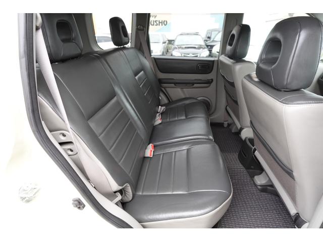 エクストレイル Ｓ　純正５速ＮＴ社外１６インチアルミ純正カラー電動格納ドアミラープライバシーガラスパナソニック製ナビＥＴＣマニュアルエアコンキーレス切替式４ＷＤレザーシート＆防水フロアー修復歴無し記録簿付き２オーナー車（6枚目）