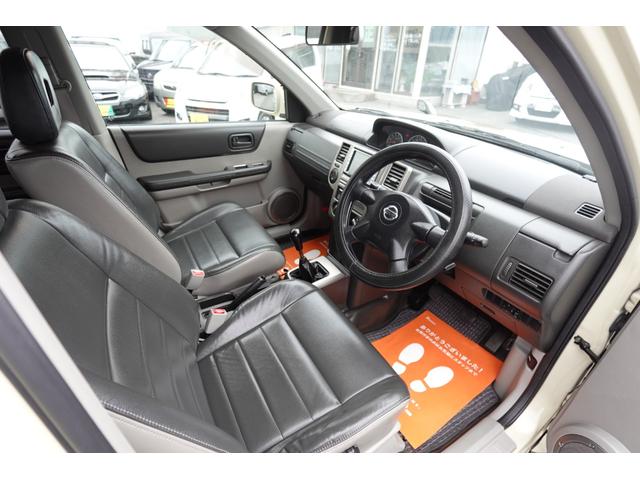 エクストレイル Ｓ　純正５速ＮＴ社外１６インチアルミ純正カラー電動格納ドアミラープライバシーガラスパナソニック製ナビＥＴＣマニュアルエアコンキーレス切替式４ＷＤレザーシート＆防水フロアー修復歴無し記録簿付き２オーナー車（43枚目）