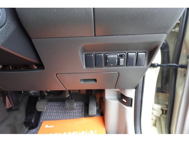 エクストレイル Ｓ　純正５速ＮＴ社外１６インチアルミ純正カラー電動格納ドアミラープライバシーガラスパナソニック製ナビＥＴＣマニュアルエアコンキーレス切替式４ＷＤレザーシート＆防水フロアー修復歴無し記録簿付き２オーナー車（47枚目）