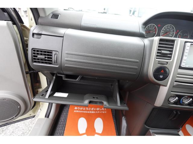 エクストレイル Ｓ　純正５速ＮＴ社外１６インチアルミ純正カラー電動格納ドアミラープライバシーガラスパナソニック製ナビＥＴＣマニュアルエアコンキーレス切替式４ＷＤレザーシート＆防水フロアー修復歴無し記録簿付き２オーナー車（78枚目）