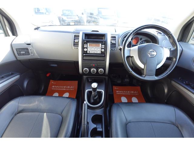 エクストレイル 20X 純正6速MT社外16インチAWレザーシート電動格納ドアミラープライバシーガラスレベライザー純正CDデッキオートエアコン両席AバックABS撥水フロアーリアワイパー修復歴無取説記録簿付走行56940キロ(3枚目)