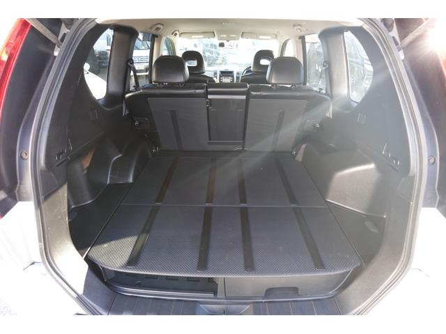 エクストレイル 20X 純正6速MT社外16インチAWレザーシート電動格納ドアミラープライバシーガラスレベライザー純正CDデッキオートエアコン両席AバックABS撥水フロアーリアワイパー修復歴無取説記録簿付走行56940キロ(63枚目)