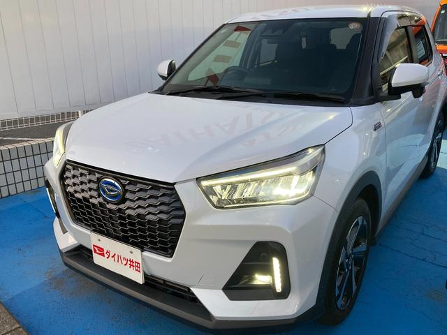 ロッキー プレミアムＧ　ＨＥＶ　カーペットマット・パノラマモニター・ドライブレコーダー前後・９インチプレミアムメモリーナビ・フロントサイドバイザー・シートヒーター・クルーズコントロール・ＥＴＣ車載器（3枚目）