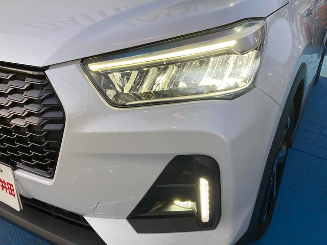 ロッキー プレミアムＧ　ＨＥＶ　カーペットマット・パノラマモニター・ドライブレコーダー前後・９インチプレミアムメモリーナビ・フロントサイドバイザー・シートヒーター・クルーズコントロール・ＥＴＣ車載器（4枚目）