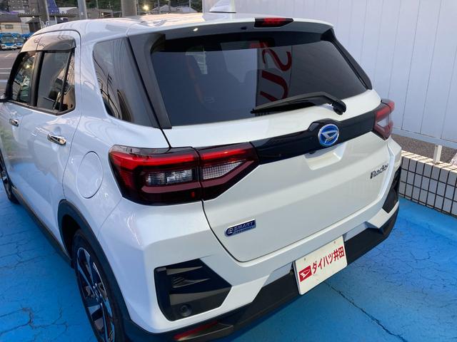 ロッキー プレミアムＧ　ＨＥＶ　カーペットマット・パノラマモニター・ドライブレコーダー前後・９インチプレミアムメモリーナビ・フロントサイドバイザー・シートヒーター・クルーズコントロール・ＥＴＣ車載器（11枚目）