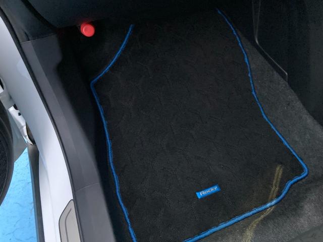 ロッキー プレミアムＧ　ＨＥＶ　カーペットマット・パノラマモニター・ドライブレコーダー前後・９インチプレミアムメモリーナビ・フロントサイドバイザー・シートヒーター・クルーズコントロール・ＥＴＣ車載器（18枚目）