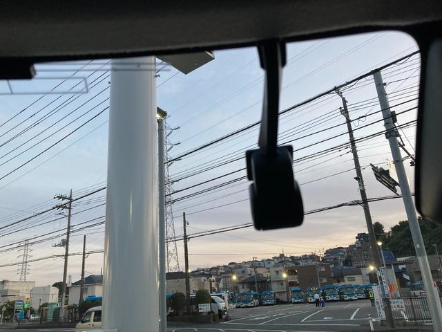 ロッキー プレミアムＧ　ＨＥＶ　カーペットマット・パノラマモニター・ドライブレコーダー前後・９インチプレミアムメモリーナビ・フロントサイドバイザー・シートヒーター・クルーズコントロール・ＥＴＣ車載器（28枚目）