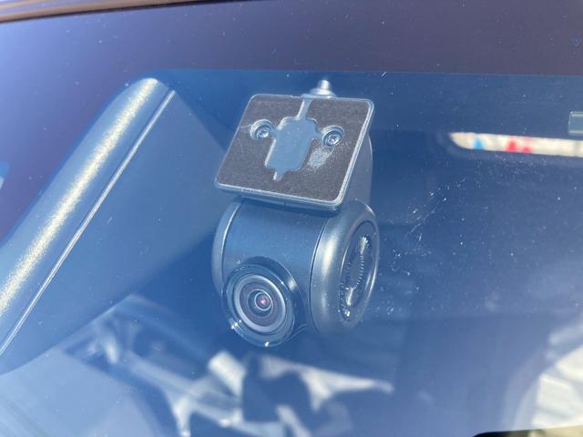 タフト Ｇターボ　ダーククロムベンチャー　特別仕様車　純正１０インチナビ　前後ドライブレコーダー　ＥＴＣ　パノラマモニター　衝突軽減ブレーキ　誤発進抑制装置　ルーフキャリア　前後マッドフラップ　コーナーセンサー　スマートキー　フードエンブレム（31枚目）