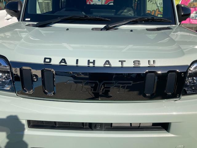 タフト Ｇターボ　ダーククロムベンチャー　特別仕様車　純正１０インチナビ　前後ドライブレコーダー　ＥＴＣ　パノラマモニター　衝突軽減ブレーキ　誤発進抑制装置　ルーフキャリア　前後マッドフラップ　コーナーセンサー　スマートキー　フードエンブレム（32枚目）