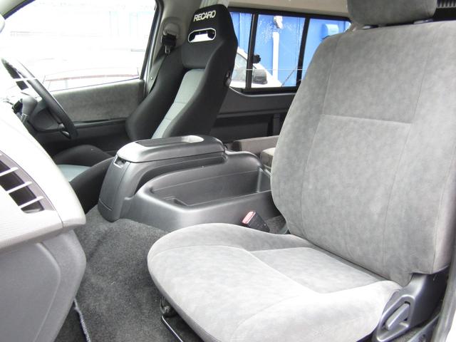 ハイエースワゴン ＧＬ　キャンピング仕様　ナッツＲＶ製トライアル　運転席レカロシート（14枚目）