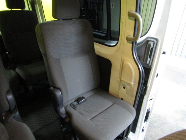 ＮＶ３５０キャラバンワゴン ＤＸ　１０人乗り　ダブルエアコン　電動格納ミラー（18枚目）
