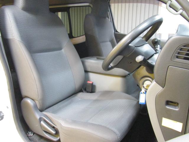 ＮＶ３５０キャラバンワゴン ＤＸ　１０人乗り　ダブルエアコン　電動格納ミラー（20枚目）