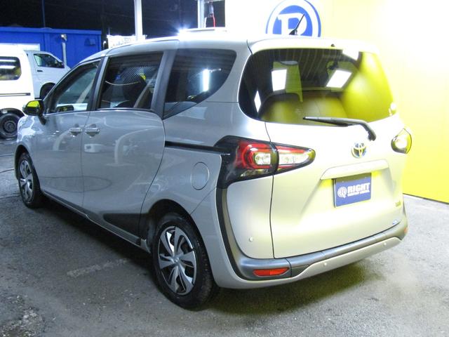 TOYOTA SIENTA HYBRID G CUERO