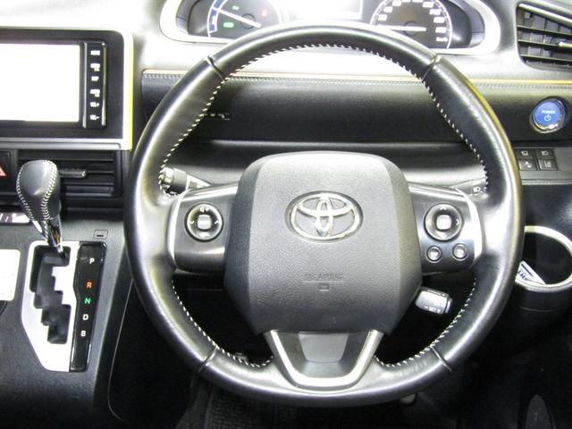 TOYOTA SIENTA HYBRID G CUERO