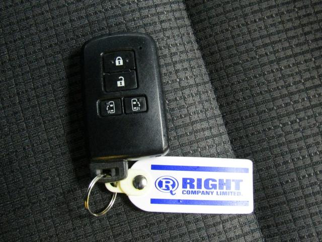 シエンタ ハイブリッドＧ　クエロ　ＴＲＤハーフエアロ　フリップダウンモニター（25枚目）