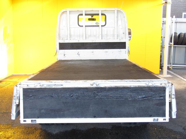 トヨエース ハイブリッド　平ボディ　高床　ディーゼルターボ　最大積載２０００キロ（17枚目）