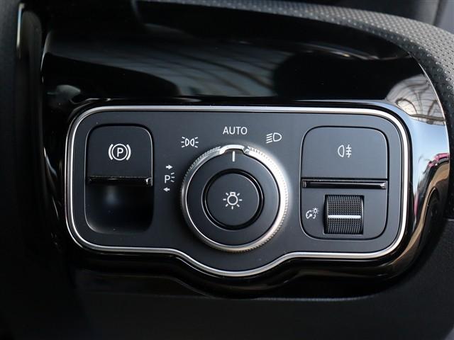 CLAクラス CLA200d AMGライン サンルーフ 純正ナビ フルセグ 全方位モニター スマートキー 2.0ETC ブレーキアシスト レーダークルーズ メモリーシート BSM 前後ドライブレコーダー LEDヘッドライト 純正18インチアルミ(26枚目)