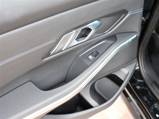 ３シリーズ ３２０ｉ　Ｍスポーツ　ワンオーナー車　純正ナビ　全方位カメラ　スマートキー　アクティブクルーズコントロール　Ｍスポーツエアロ　純正１８インチアルミ　ＬＥＤヘッドライト（53枚目）