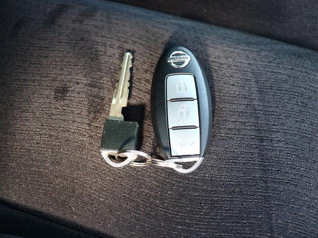 ティアナ ２５０ＸＥ　純正ナビ　バックカメラ　ＣＤ　コンビハンドル　ＥＴＣ　インテリジェントキー　プッシュスタート　サイドエアバック　ウインカーミラー（17枚目）