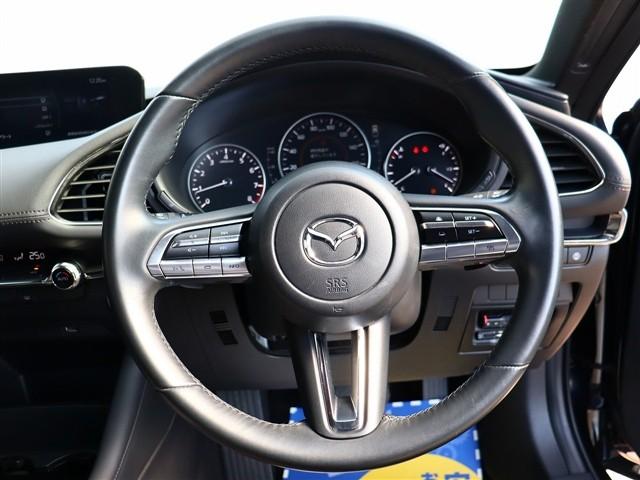 ＭＡＺＤＡ３ファストバック ２０Ｓプロアクティブ　ワンオーナー車　純正ナビ　バックカメラ　ＢＴ　ＨＤＭＩ　スマートキー　ＥＴＣ　アクティブドライビングディスプレイ　コーナーセンサー　ＬＥＤヘッドライト　純正１８インチアルミ　コーナーセンサー（20枚目）
