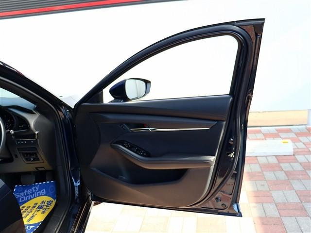 ＭＡＺＤＡ３ファストバック ２０Ｓプロアクティブ　ワンオーナー車　純正ナビ　バックカメラ　ＢＴ　ＨＤＭＩ　スマートキー　ＥＴＣ　アクティブドライビングディスプレイ　コーナーセンサー　ＬＥＤヘッドライト　純正１８インチアルミ　コーナーセンサー（35枚目）