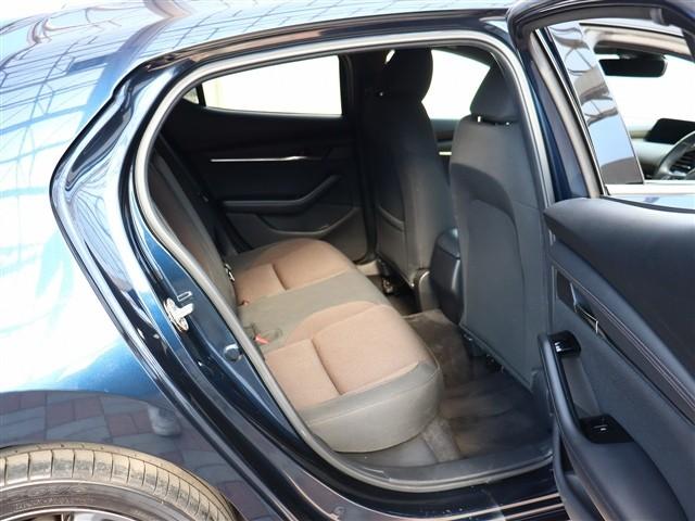 ＭＡＺＤＡ３ファストバック ２０Ｓプロアクティブ　ワンオーナー車　純正ナビ　バックカメラ　ＢＴ　ＨＤＭＩ　スマートキー　ＥＴＣ　アクティブドライビングディスプレイ　コーナーセンサー　ＬＥＤヘッドライト　純正１８インチアルミ　コーナーセンサー（41枚目）