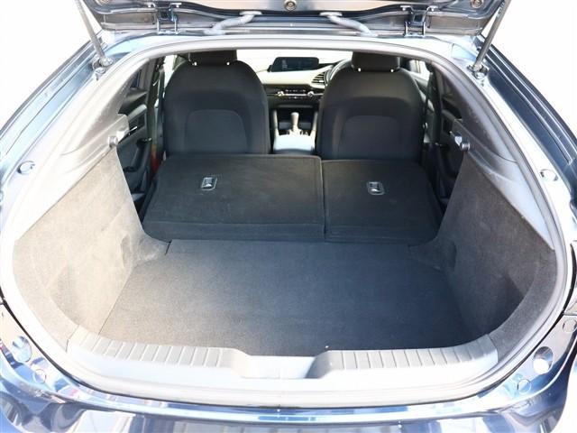ＭＡＺＤＡ３ファストバック ２０Ｓプロアクティブ　ワンオーナー車　純正ナビ　バックカメラ　ＢＴ　ＨＤＭＩ　スマートキー　ＥＴＣ　アクティブドライビングディスプレイ　コーナーセンサー　ＬＥＤヘッドライト　純正１８インチアルミ　コーナーセンサー（52枚目）