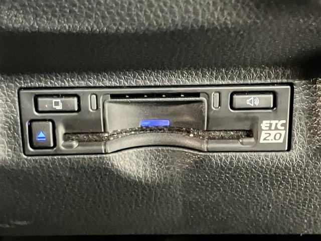 シエンタ Ｇ　クルーズＣ　盗難防止システム　試乗車　Ｗ電動ドア　ＬＥＤ　バックガイドモニター　ドライブレコーダー　フルセグＴＶ　ＡＡＣ　ＥＴＣ車載器　ＰＳ　エアＢ　ＰＷ　３列シート　キーフリー　ウォークスルー（9枚目）