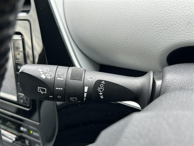 プリウス Ｓ　ＬＥＤヘット　盗難防止システム　スマキー　ＡＣ　ナビ＆ＴＶ　ドライブレコーダー　メディアプレイヤー接続　横滑り防止システム　バックガイドモニター　ＥＴＣ車載器　アルミホイール　運転席パワーウィンドウ（20枚目）