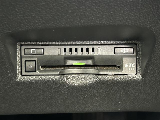プリウス Ｓ　ＬＥＤヘット　盗難防止システム　スマキー　ＡＣ　ナビ＆ＴＶ　ドライブレコーダー　メディアプレイヤー接続　横滑り防止システム　バックガイドモニター　ＥＴＣ車載器　アルミホイール　運転席パワーウィンドウ（24枚目）