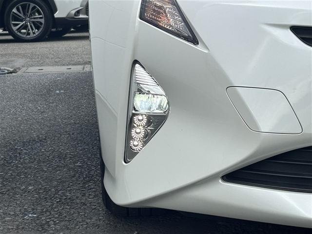 プリウス Ｓ　ＬＥＤヘット　盗難防止システム　スマキー　ＡＣ　ナビ＆ＴＶ　ドライブレコーダー　メディアプレイヤー接続　横滑り防止システム　バックガイドモニター　ＥＴＣ車載器　アルミホイール　運転席パワーウィンドウ（30枚目）