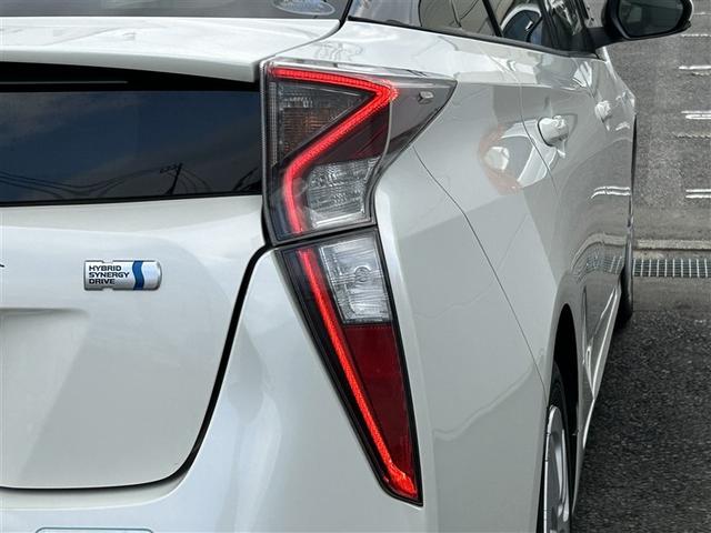 プリウス Ｓ　ＬＥＤヘット　盗難防止システム　スマキー　ＡＣ　ナビ＆ＴＶ　ドライブレコーダー　メディアプレイヤー接続　横滑り防止システム　バックガイドモニター　ＥＴＣ車載器　アルミホイール　運転席パワーウィンドウ（31枚目）