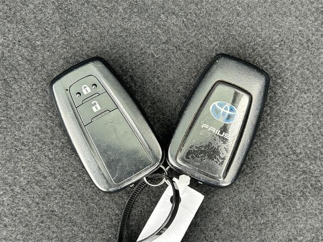 プリウス Ｓ　ＬＥＤヘット　盗難防止システム　スマキー　ＡＣ　ナビ＆ＴＶ　ドライブレコーダー　メディアプレイヤー接続　横滑り防止システム　バックガイドモニター　ＥＴＣ車載器　アルミホイール　運転席パワーウィンドウ（33枚目）