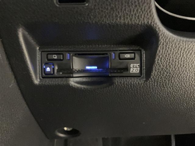 ヴォクシー Ｓ－Ｚ　ＤＶＤ再生機能　スマートキープッシュスタート　両側電動パワースライドドア　パワーウインドウ　１オナ　ＥＴＣ車載器　ＬＥＤライト　デュアルエアコン　アルミホイール　盗難防止装置　記録簿　横滑り防止機能（17枚目）