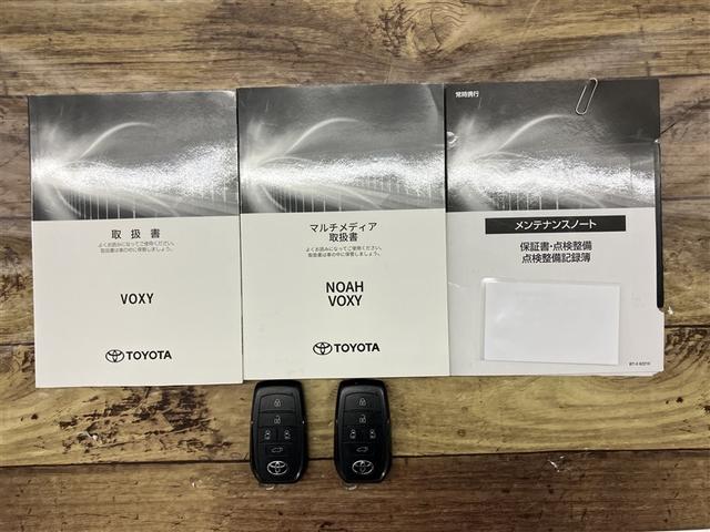 ヴォクシー Ｓ－Ｚ　ＤＶＤ再生機能　スマートキープッシュスタート　両側電動パワースライドドア　パワーウインドウ　１オナ　ＥＴＣ車載器　ＬＥＤライト　デュアルエアコン　アルミホイール　盗難防止装置　記録簿　横滑り防止機能（20枚目）