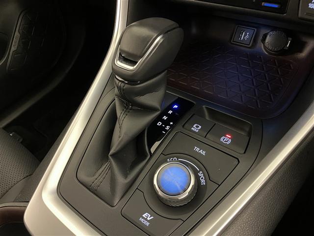 RAV4 ハイブリッドG 衝突被害軽減装置 ドライブレコーダ AC100V電源 ワンオーナ- バックモニター 整備記録簿 地デジTV LEDヘッドライト スマキー 電動シ-ト AWD TVナビ パワステ 横滑り防止装置 AAC(17枚目)