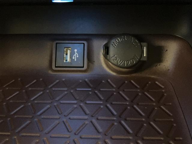 RAV4 ハイブリッドG 衝突被害軽減装置 ドライブレコーダ AC100V電源 ワンオーナ- バックモニター 整備記録簿 地デジTV LEDヘッドライト スマキー 電動シ-ト AWD TVナビ パワステ 横滑り防止装置 AAC(23枚目)