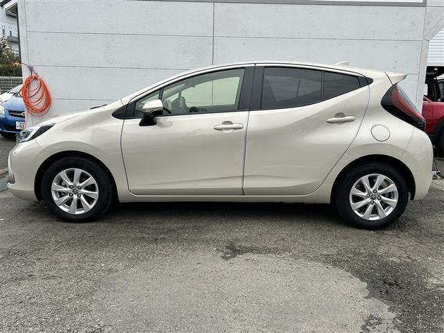 アクア Ｚ　ＬＥＤヘッドライト　スマートキー　１００Ｖ電源　イモビライザー　アルミホイール　ドライブレコーダー　オートクルーズコントロール　フルセグＴＶ　エアコン　ＥＳＣ　ナビ＆ＴＶ　カーテンエアバッグ　ＥＴＣ（9枚目）